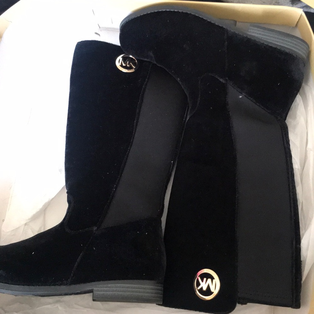 Michael Korda shoes